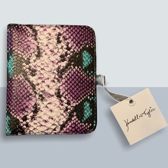 2/40$ Purple+Teal Kendall & Kylie Passport Cover - Picture 1 of 3